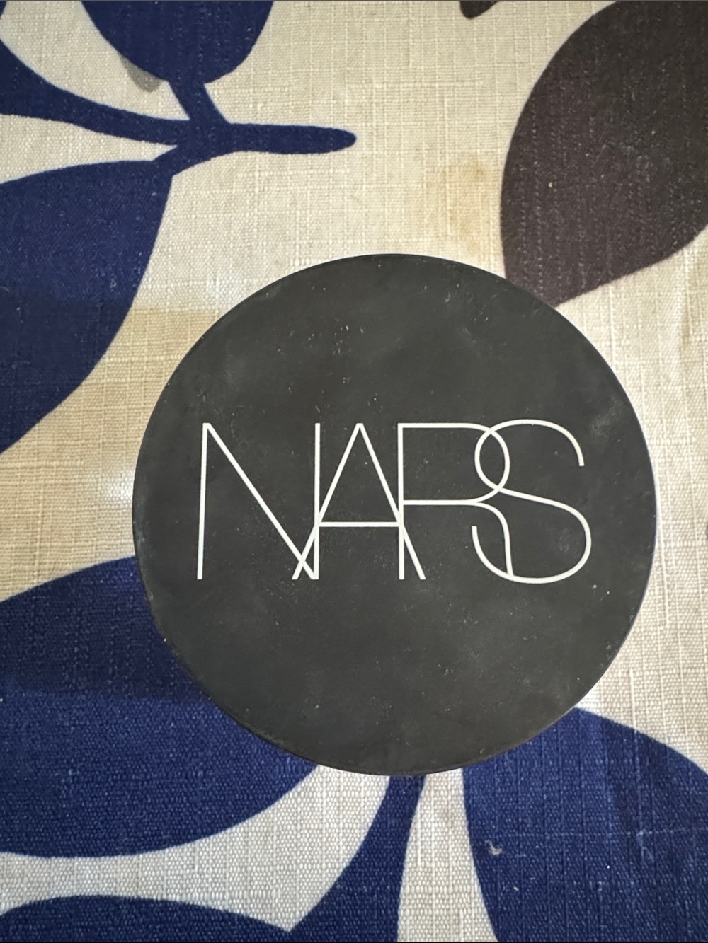 NARS Light Reflecting Setting Powder — Black Compact - Picture 5 of 6